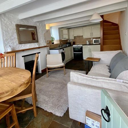 The Little Lighthouse - 2 Minutes From The Beach Pentewan Exterior photo